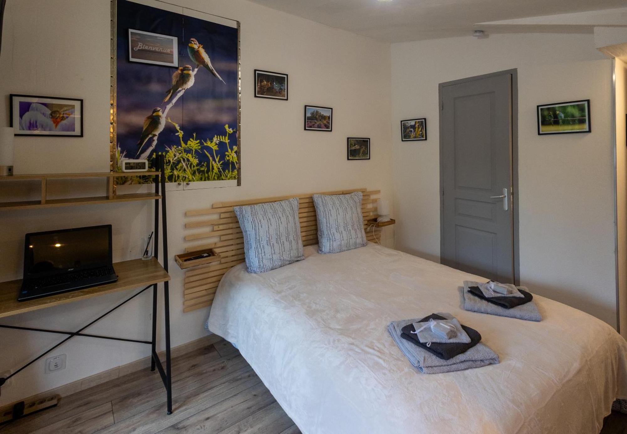 Studio Dans Le Luberon Céreste 外观 照片